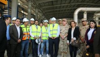 هنا شيحة وأحمد فلوكس مع أعضاء مبادرة "عنيك في عنينا"