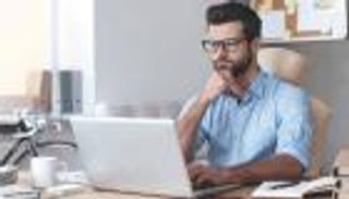 الجلوس في وضع مستقيم يشعرك بالسعادة