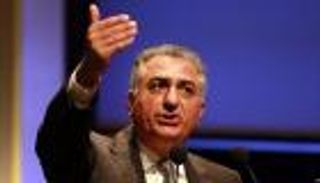 نجل آخر شاه لإيران: لا حل سوى التخلص من النظام