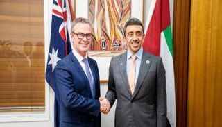 عبدالله بن زايد يبحث التعاون العسكري والأمني والدفاعي  مع أستراليا