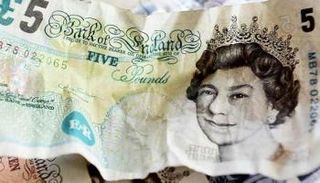 الإسترليني يتراجع أمام الدولار