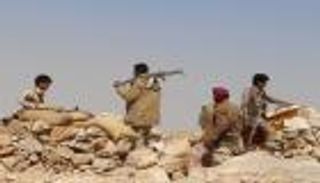 اليمن.. المقاومة تسطير على "العقمة" و تهاوي الانقلابيين بالساحل الغربي