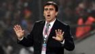 الوصل يتعاقد مع الأرجنتيني كوينتيروس لتدريب الفريق