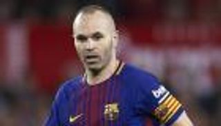 إنييستا ينفي رحيله عن برشلونة بسبب المال