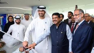 لحظة توريد أول شحنة نفط من "أدنوك" للهند