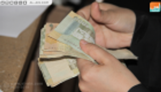 الحوثي إلى صرف نصف الراتب بعد توقف عام.. لصوص مع سبق الإصرار 