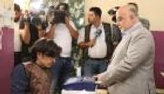 العبادي يدعو الناخبين لتخليص العراق من الطائفية