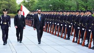 محمد بن أحمد البواردي خلال زيارته لليابان