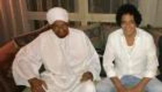 الصادق المهدي يزور الكينج محمد منير