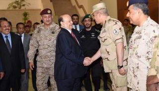 هادي أثناء زيارته لمقر القوات المشتركة للتحالف العربي