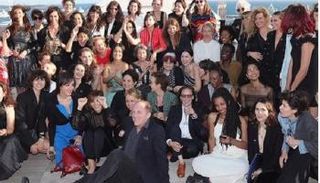 زوج سلمى حايك في المظاهرة