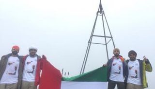 4 إماراتيين يخترقون جبال القوقاز حبا في #رمز_الشجاعة زايد بن حمدان