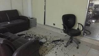 صورة متداولة لآثار اعتداءات حزب الطالباني على مقرات الأحزاب الأخرى