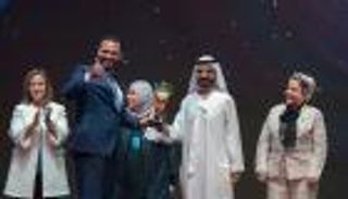 محمد بن راشد يكرم الإنسانية.. محمود وحيد يفوز بـ"صانع الأمل العربي"