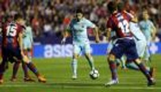 ليفانتي يصعق برشلونة ويحرمه من إنجاز تاريخي بالدوري الإسباني