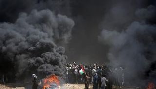 جانب من المواجهات على حدود قطاع غزة وإسرائيل - أ.ف.ب
