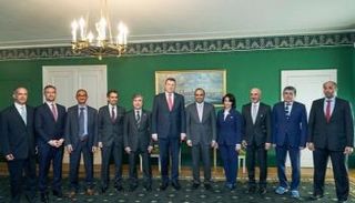 رئيس جمهورية لاتفيا في صورة تذكارية مع وفد الإمارات 