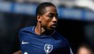 توتنهام يجدد عقد مدافعه حتى 2021