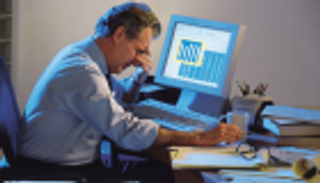 خطوات بسيطة لتقليل خطر الجلوس لفترات طويلة أثناء العمل