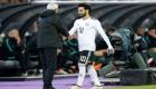 اتحاد الكرة المصري يدرس تكريم محمد صلاح في إيطاليا 