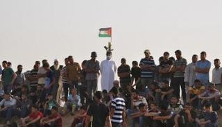 المئات من المتظاهرين شاركوا في جمعة الوفاء للشهداء والجرحى