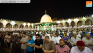 بالصور.. أجواء روحانية في صلاة التراويح بجامع عمرو بن العاص