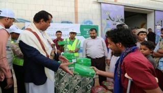 توزيع وجبات إفطار صائم في مأرب 