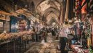 جمعة رمضان الأولى تكسر ركود أسواق القدس التجارية