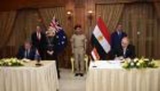  مصر تبدأ فصل المعادن الاقتصادية عن الرمال السوداء