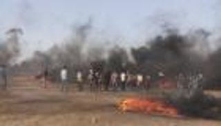 استشهاد فلسطينيين يرفع حصيلة شهداء "العودة" إلى 119 بغزة