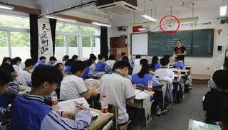 كاميرات مثبتة في مقدمة الفصول لرصد سلوكيات الطلبة