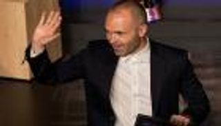 برشلونة يقيم حفلا لوداع إنييستا بحضور مسؤول الريال