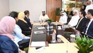 الشيخ محمد بن راشد آل مكتوم خلال لقائه الوفد الحكومي المصري