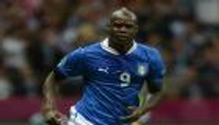 بالوتيللي أبرز مفاجآت مانشيني في قائمة المنتخب الإيطالي 