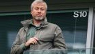 "التأشيرة" سبب غياب مالك تشيلسي عن نهائي الكأس 