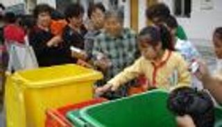 مكافآت مالية.. طريقة جديدة لتحفيز سكان بكين على فرز القمامة 