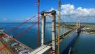 بالصور.. الصين تقترب من إنجاز أطول جسر معلق في أفريقيا