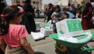 "سلمان للإغاثة" يوزع وجبات وسلالا رمضانية على اللاجئين بلبنان والأردن