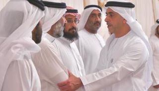 الفريق الشيخ سيف بن زايد آل نهيان يقدم واجب العزاء في سعيد الهاجري