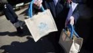 ضيوف عرس الأمير هاري يطرحون هداياهم للبيع على الإنترنت