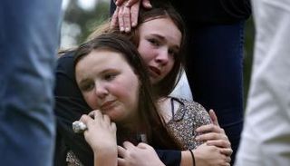 بعض ذوي الضحايا في حالة صدمة