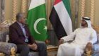 محمد بن زايد يبحث مع قائد الجيش الباكستاني سبل تعزيز التعاون