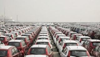 بكين تخفض رسوم واردات السيارات 