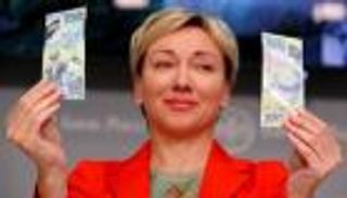 بالصور.. عملات روسية جديدة بمناسبة المونديال 