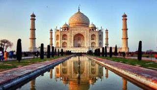 تاج محل يفقد بريق رخامه اللامع
