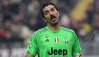 بوفون يحدد موعد حسم قراره بشأن عرض باريس سان جيرمان