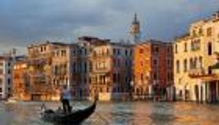 الوجبات السريعة تهدد مدينة البندقية الساحرة