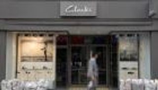 كلاركس تعود لصناعة الأحذية في بريطانيا بعد غياب 12 عاما