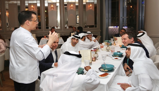 "البيئة الإماراتية" تقيم مأدبة إفطار من مكونات غذائية كادت أن تُهدَر