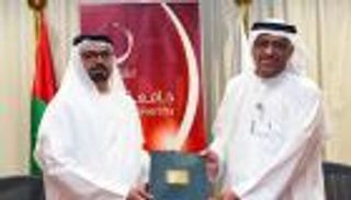 أسرة إماراتية تتبرع بمليون درهم للطلبة ذوي الدخل المحدود بجامعة زايد